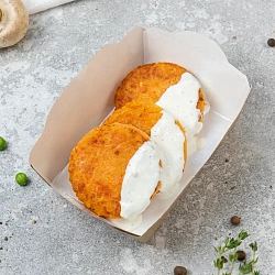 Mfood.kz Драники морковные со сливочным соусом